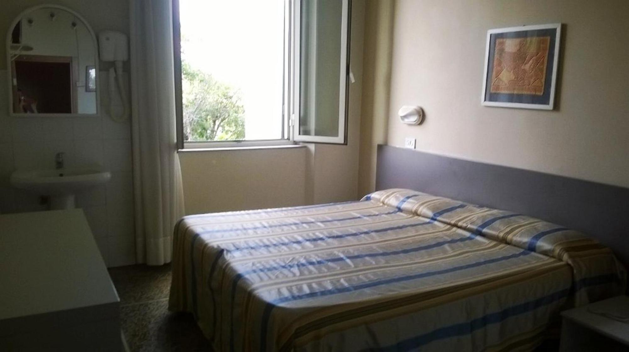 Hotel Moderno Pisa Rum bild