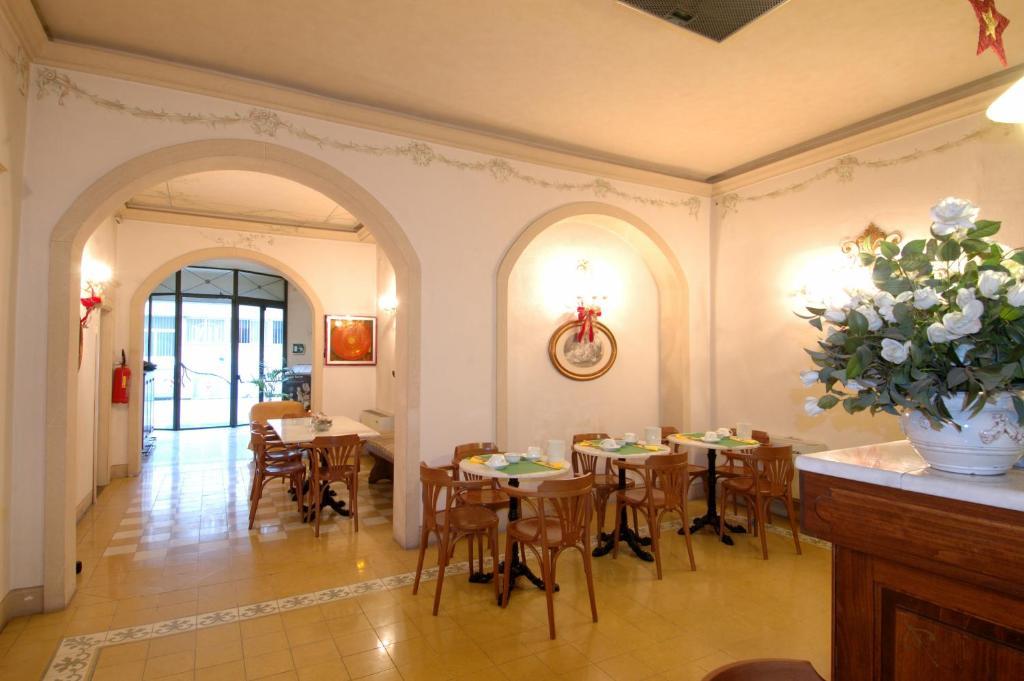 Hotel Moderno Pisa Exteriör bild