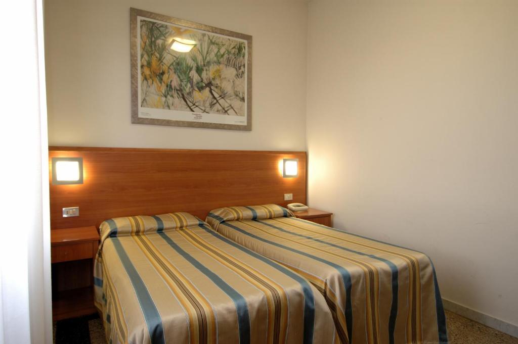 Hotel Moderno Pisa Rum bild