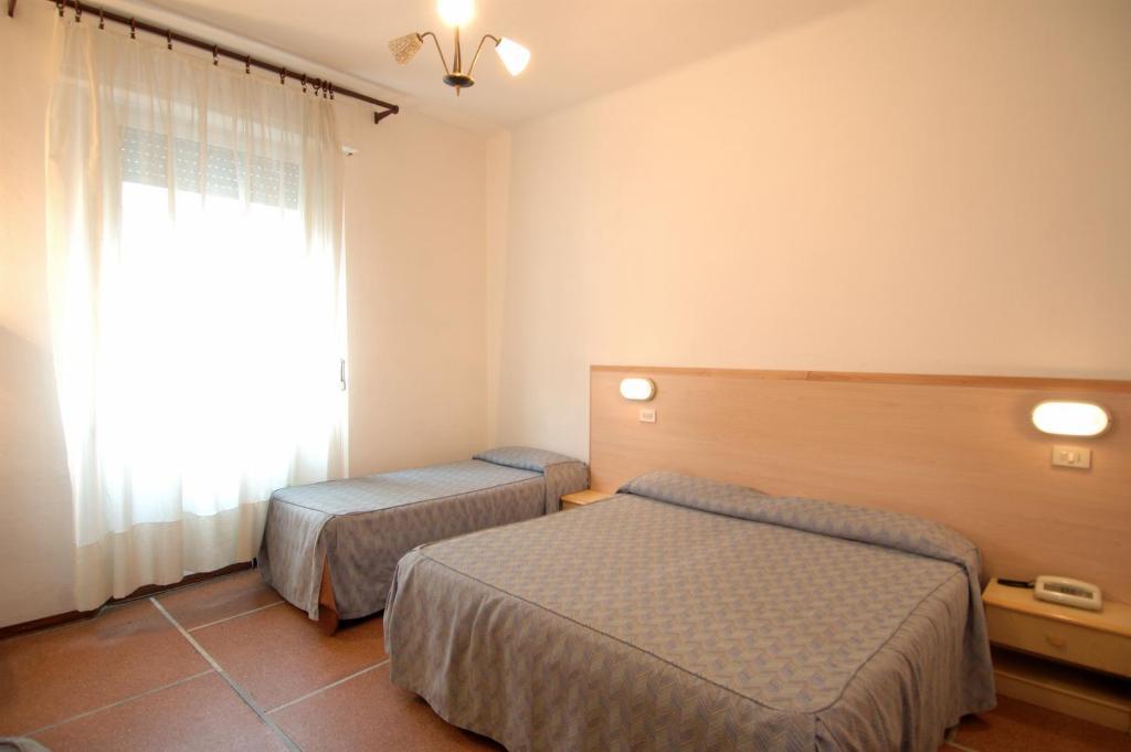 Hotel Moderno Pisa Rum bild