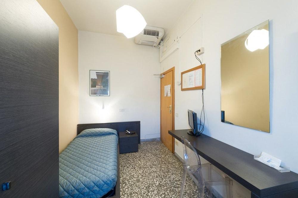 Hotel Moderno Pisa Exteriör bild