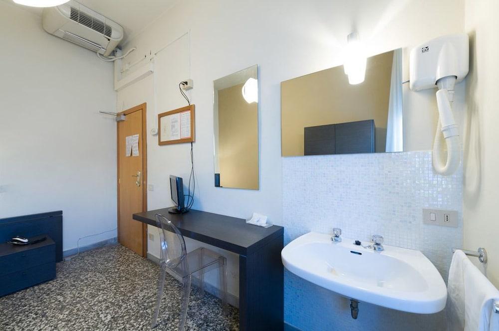 Hotel Moderno Pisa Exteriör bild