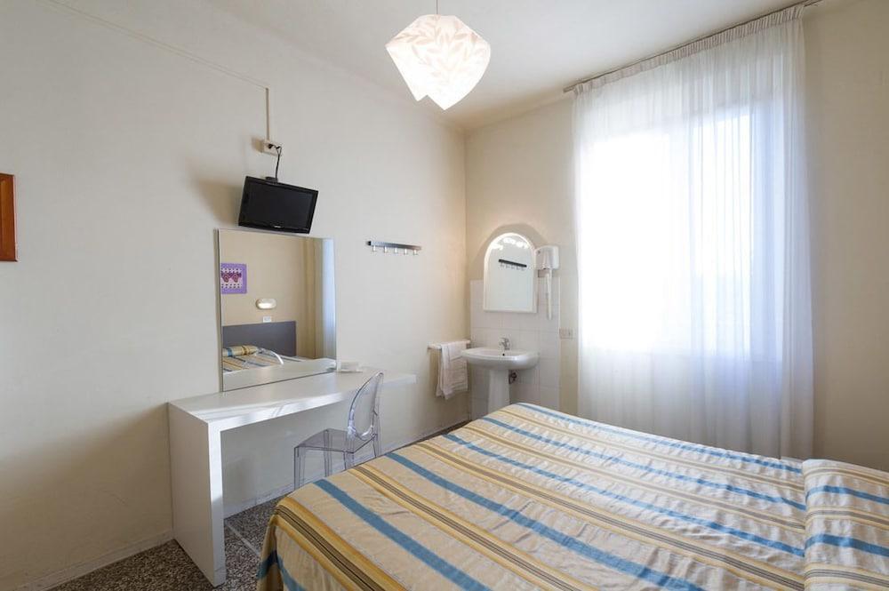 Hotel Moderno Pisa Exteriör bild
