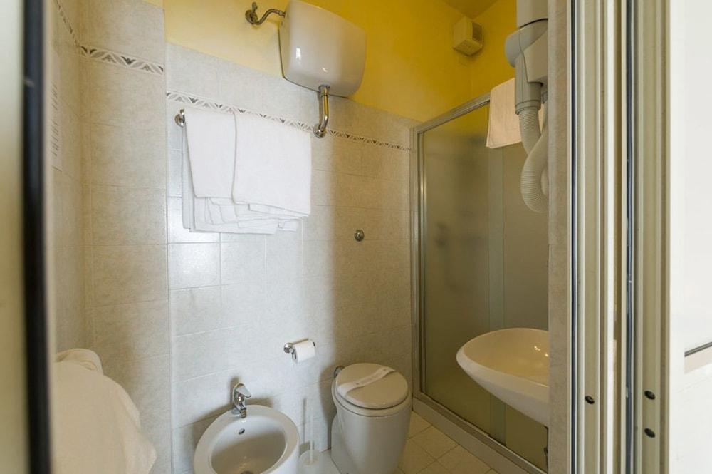 Hotel Moderno Pisa Exteriör bild